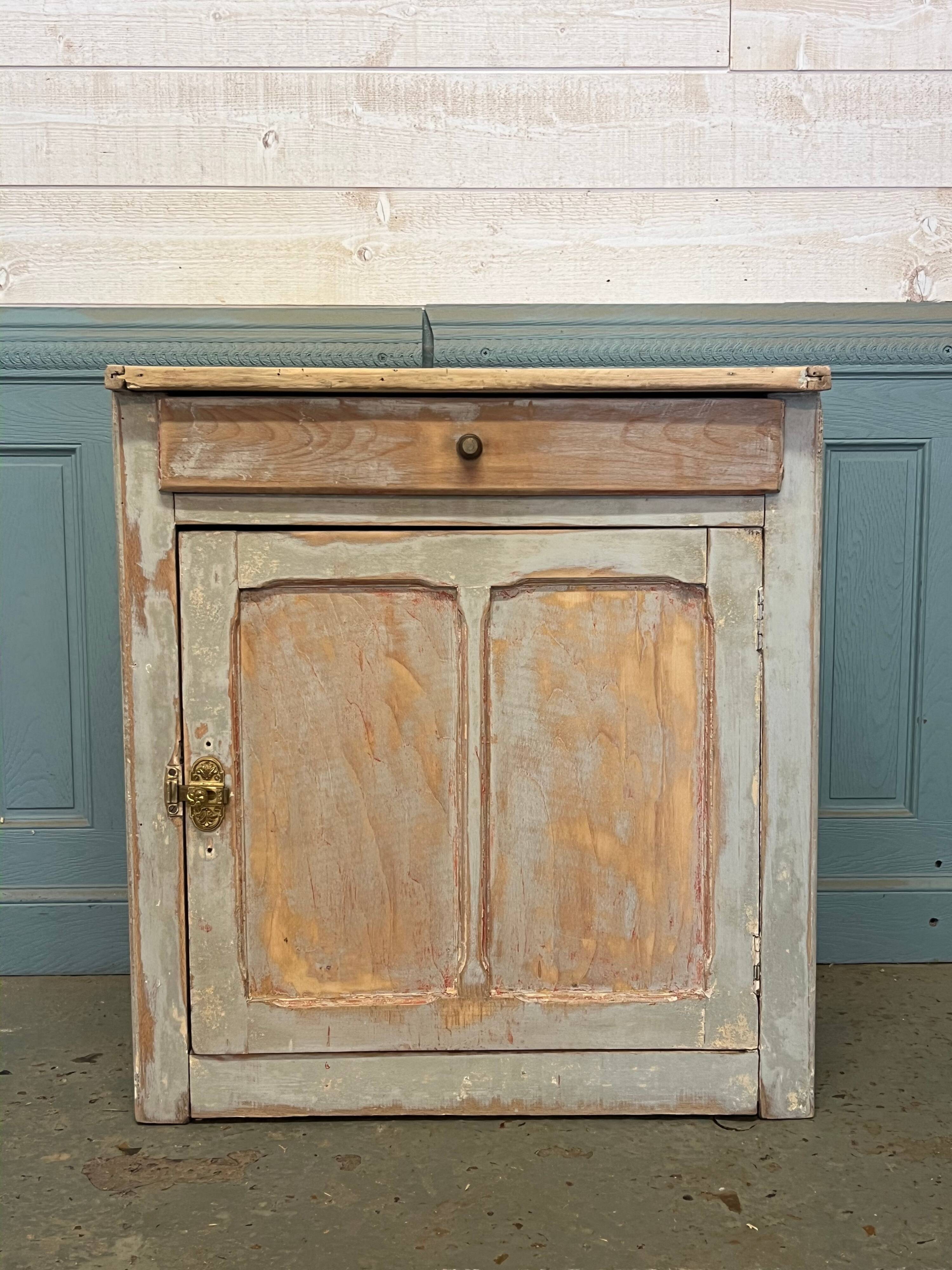 Commode parisienne patinée