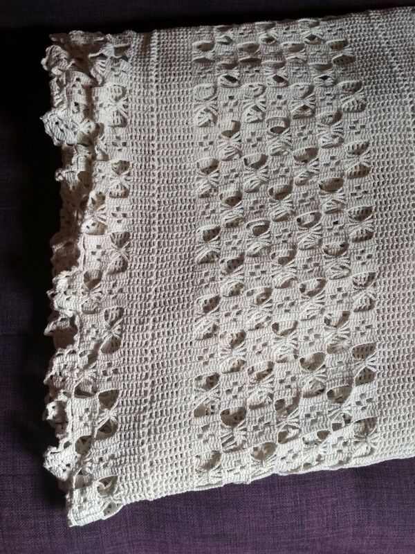 Dessus de lit  en coton blanc  point crochet à la main