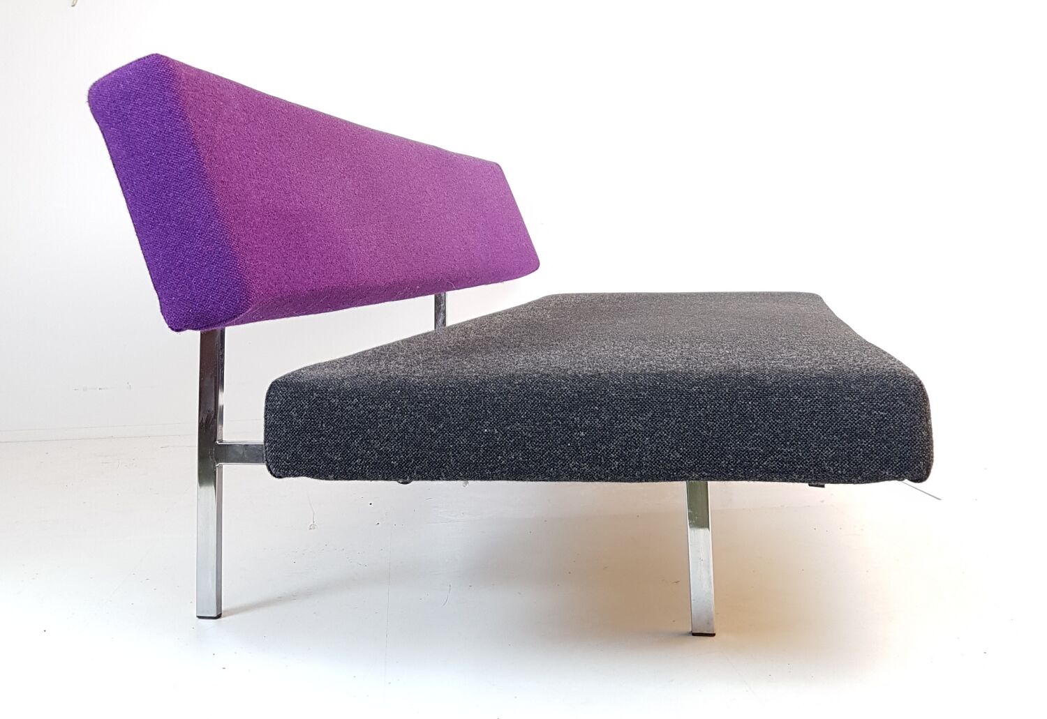 Sofa bed Gijs van der Sluis purple anthracite kvadrat wool upholstery