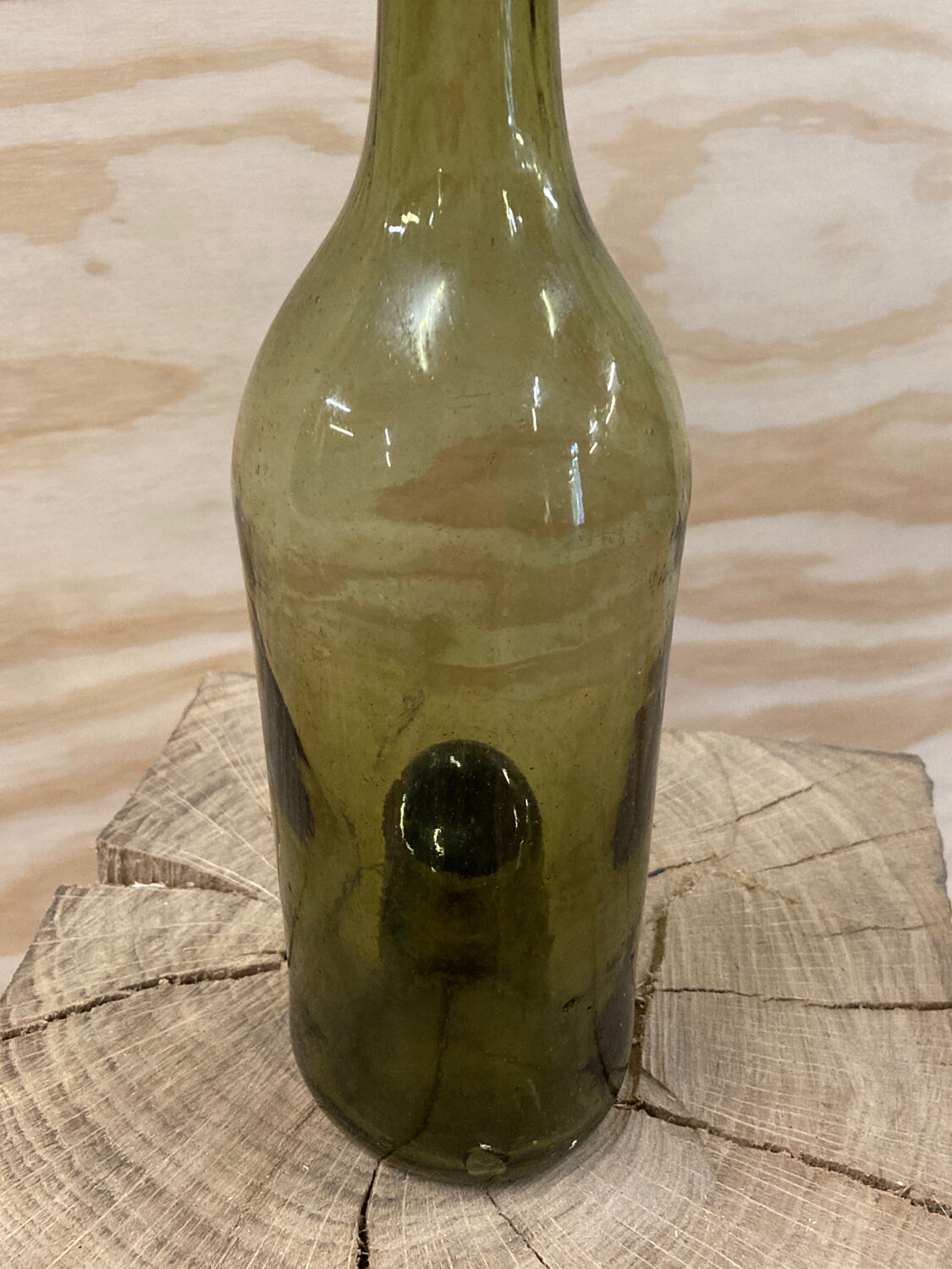 Bouteille en verre verte ancienne Wabi Sabi