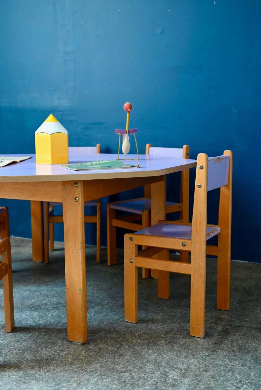 Vintage 1970s octagonal children's table in beech and lilac formica, with 5 chairs.