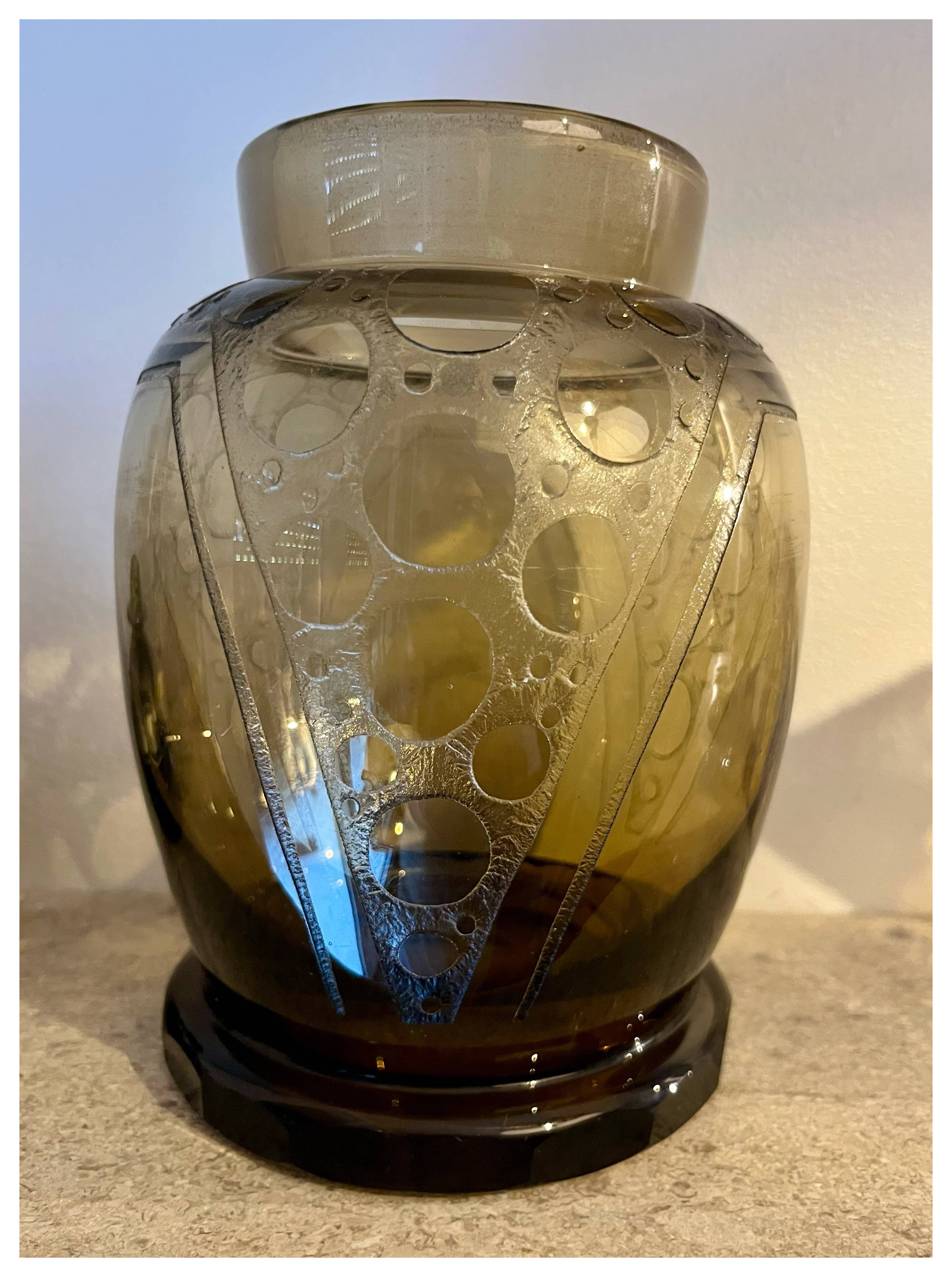 Art Deco vase from 1930 signed D'Argyl, acid-etched decoration.