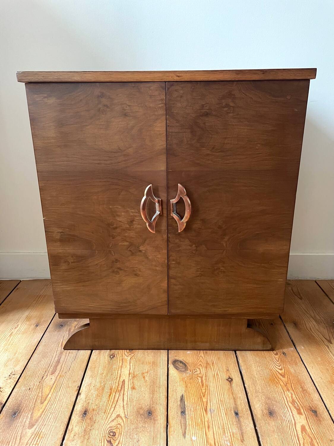 Art deco bar furniture