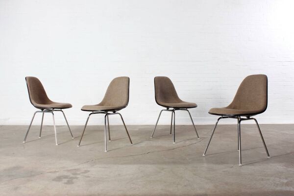 Ensemble de 4 chaises vintage Eames Vitra Miller design des années 50