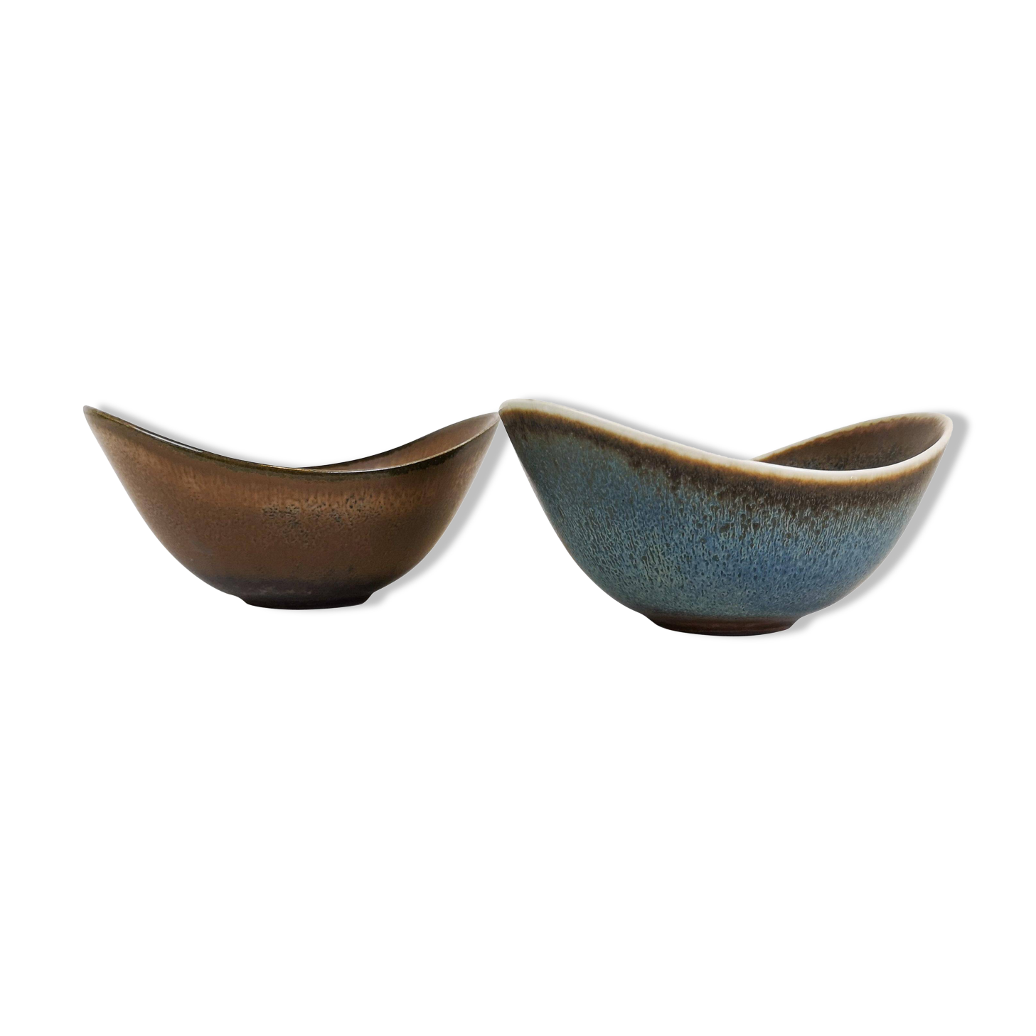 Mid-century pair of bowls by Rörstrand Sweden by Gunnar Nylund, 1950s.