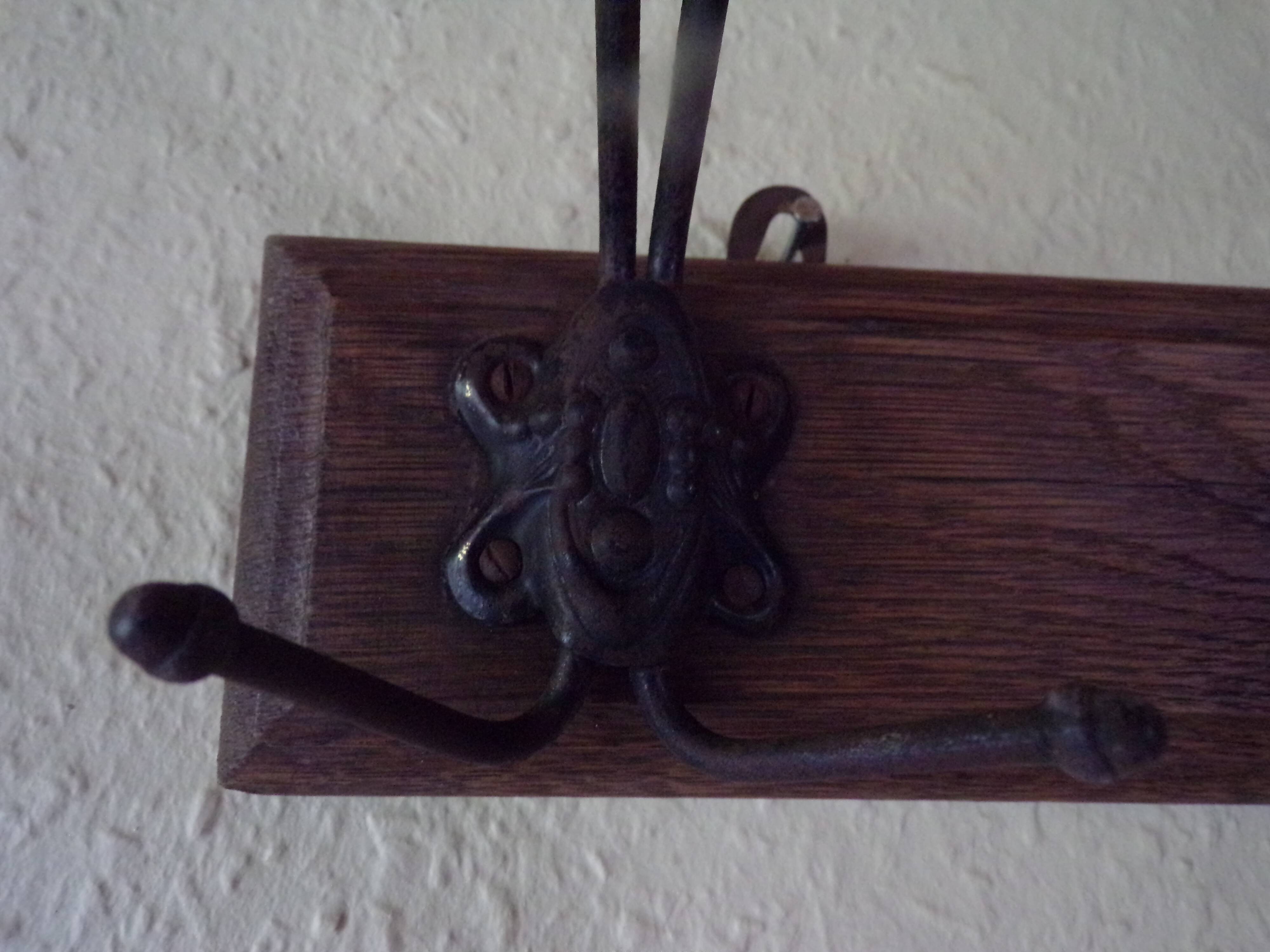Coatrack with 4 hooks