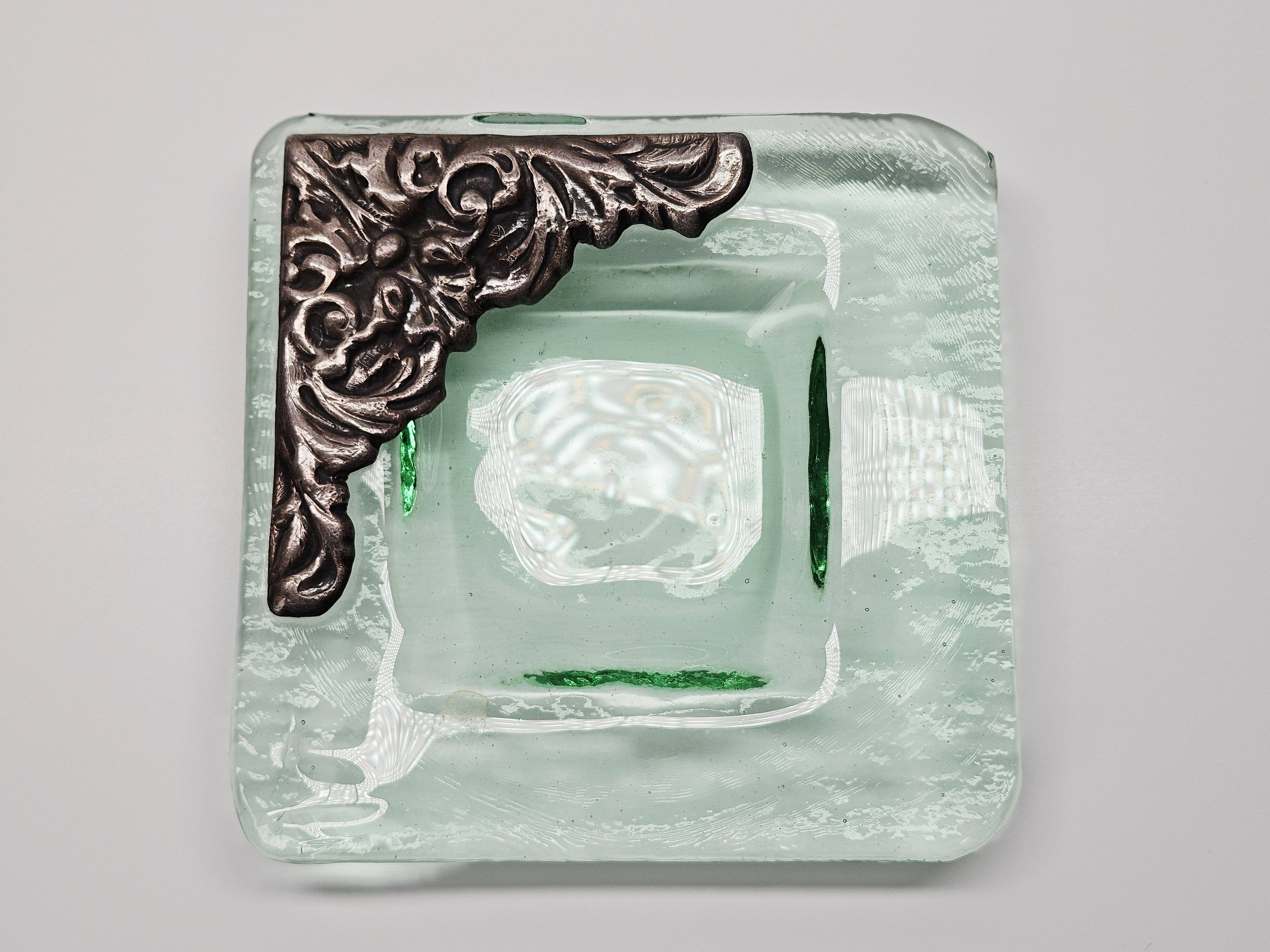 Murano glass catchall, corner adorned with baroque patterns.