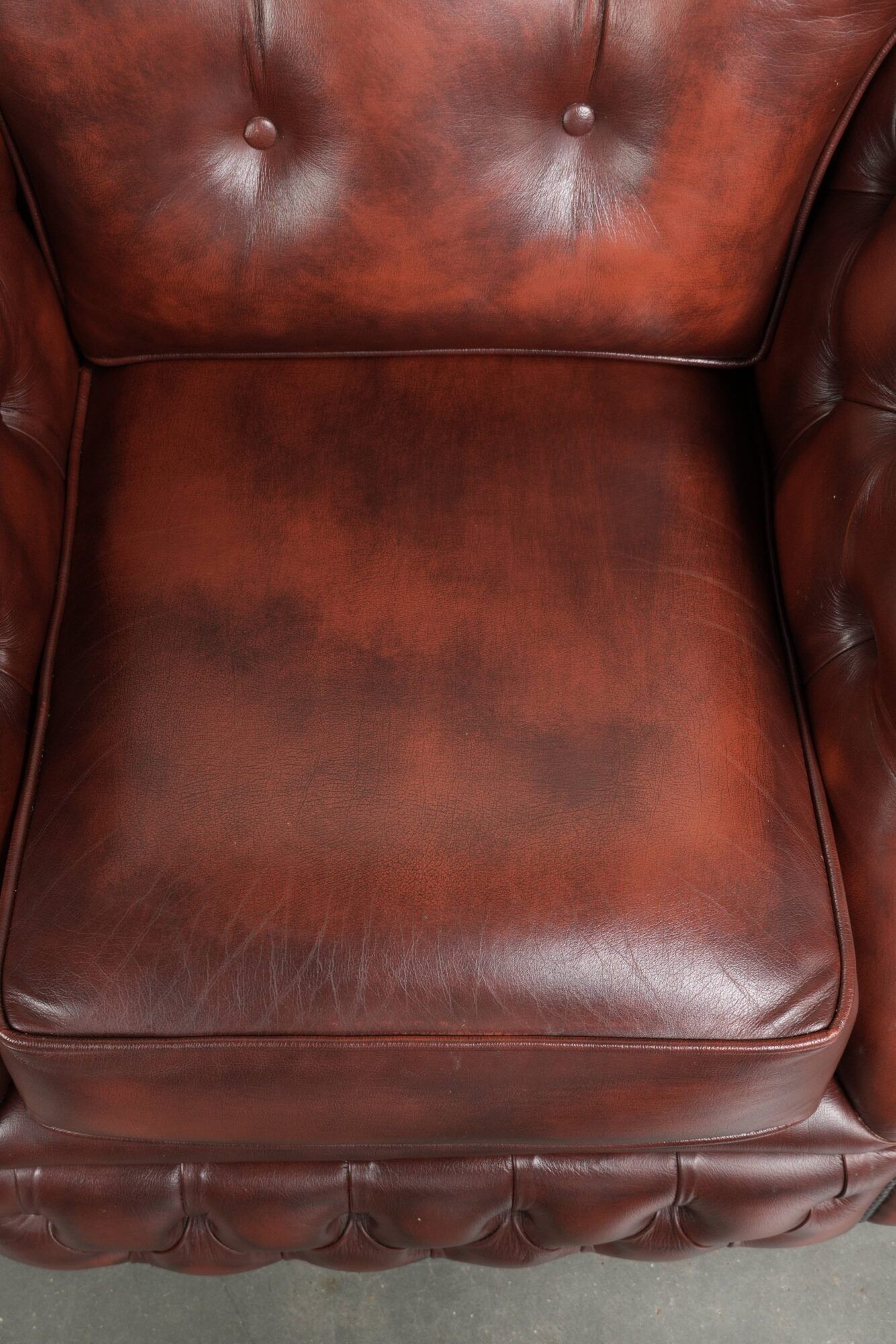 Vintage set of 2 cowhide leather Chesterfield armchairs in a brown colour
