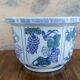 Chinese porcelain pot cover with its base