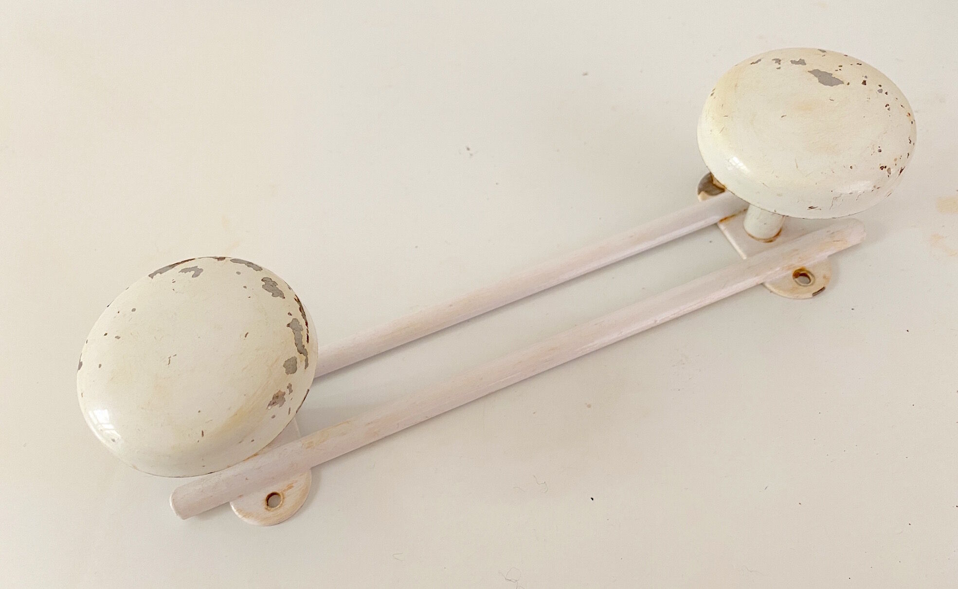 Double coat hook in vintage white lacquered metal