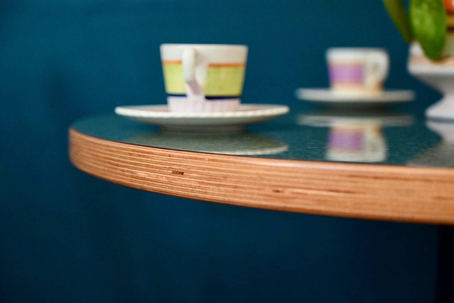 Round bistro table with tulip base in Art Deco style from the 1990s.
