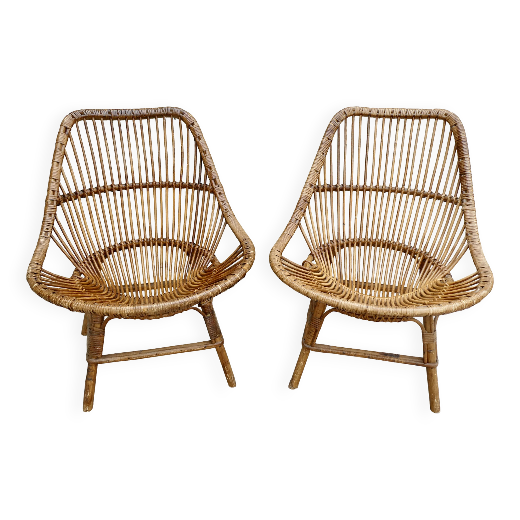 Paire de fauteuils corbeille en rotin, vers 1970