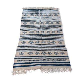 Tapis blanc et bleu, kilim marocain blanc