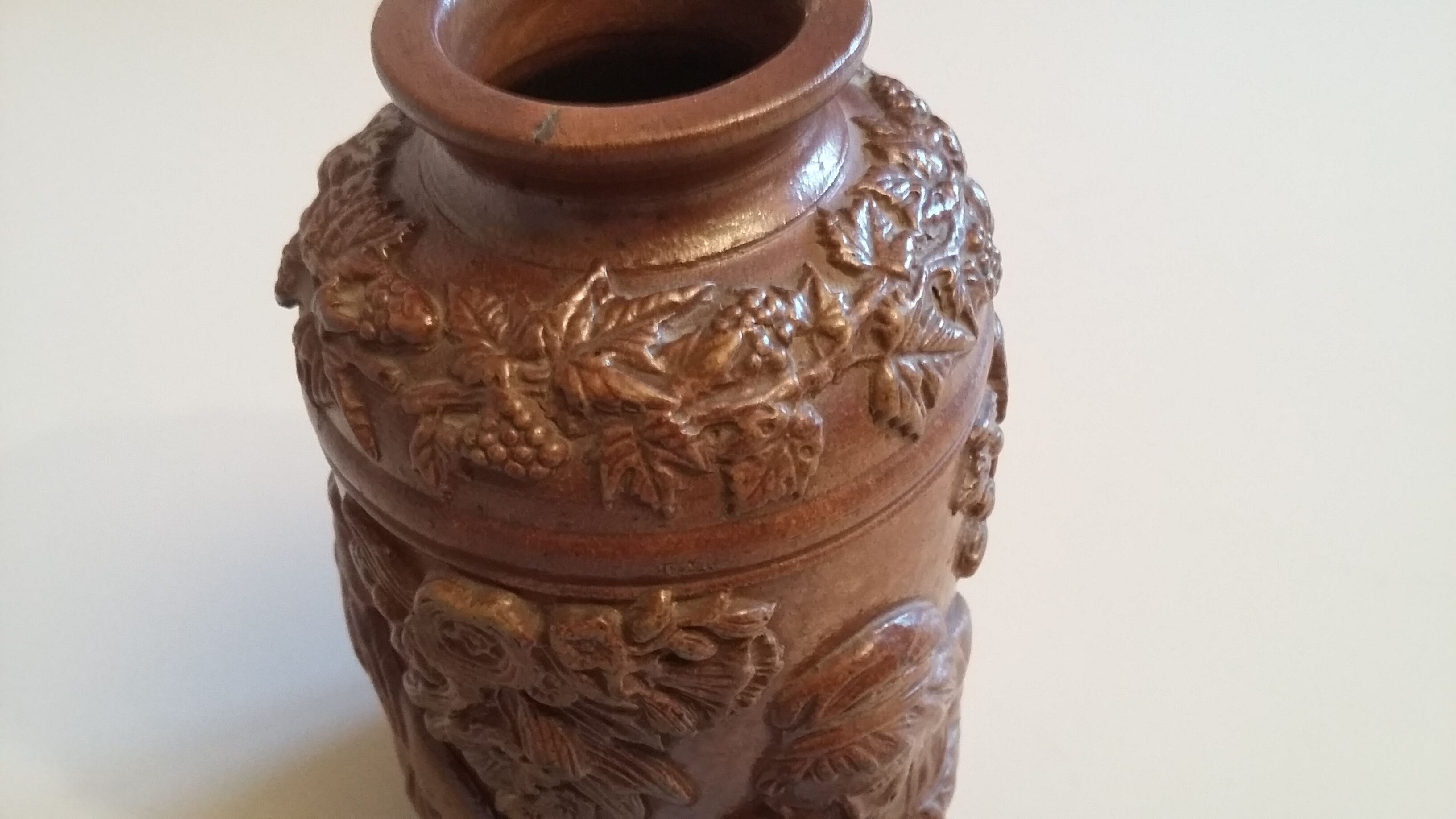 Pot à tabac en grès décoré