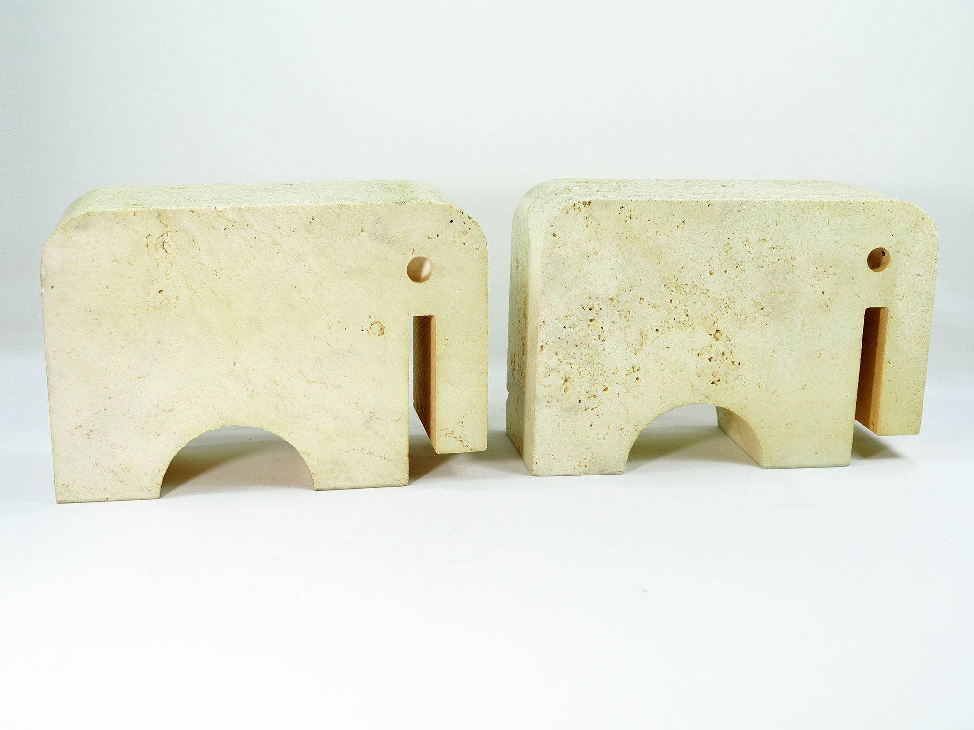 Pair elephant bookends travertine Fratelli Mannelli, 1970s