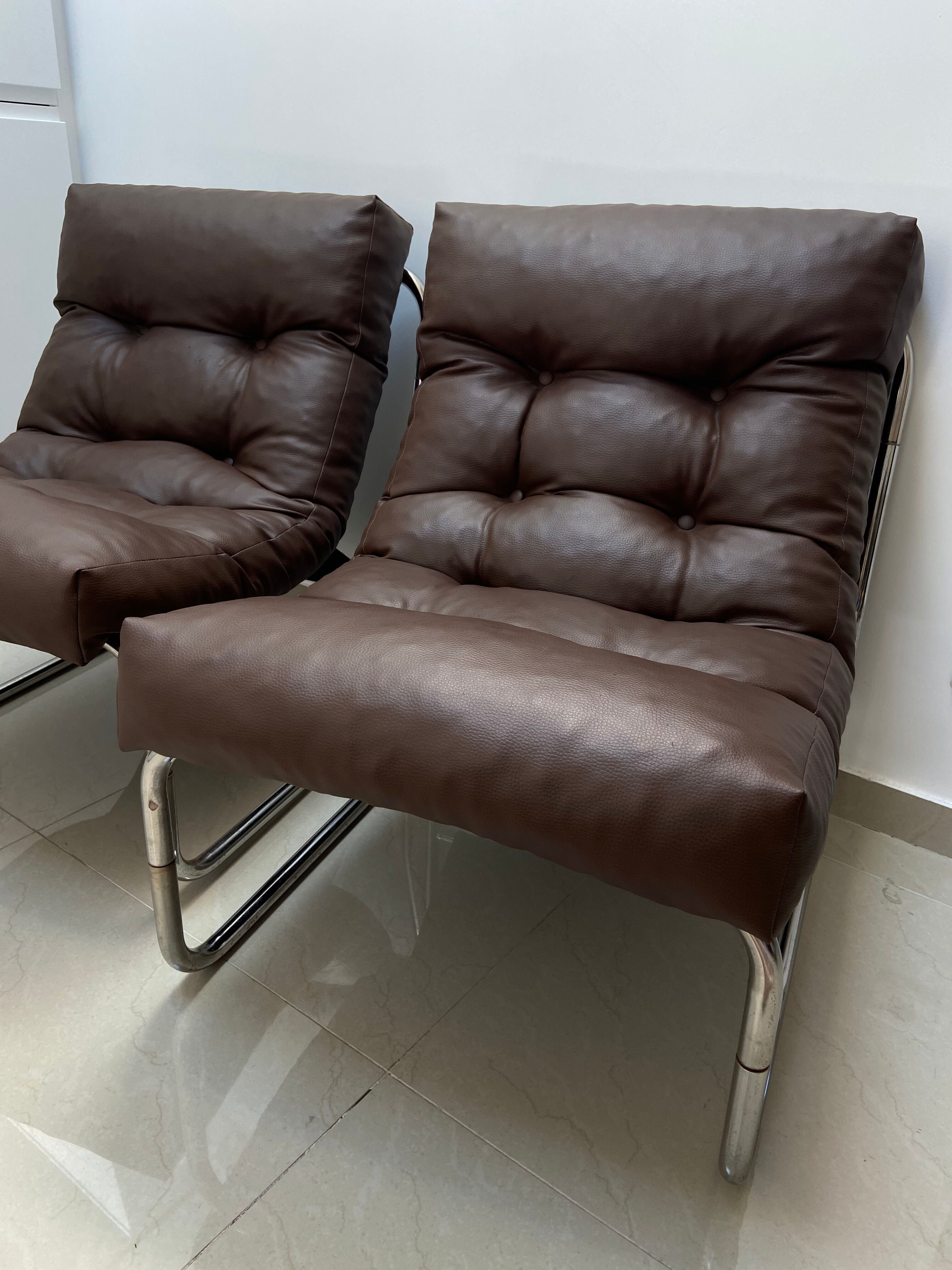 Set de 2 chauffeuses vintage marrons 1990