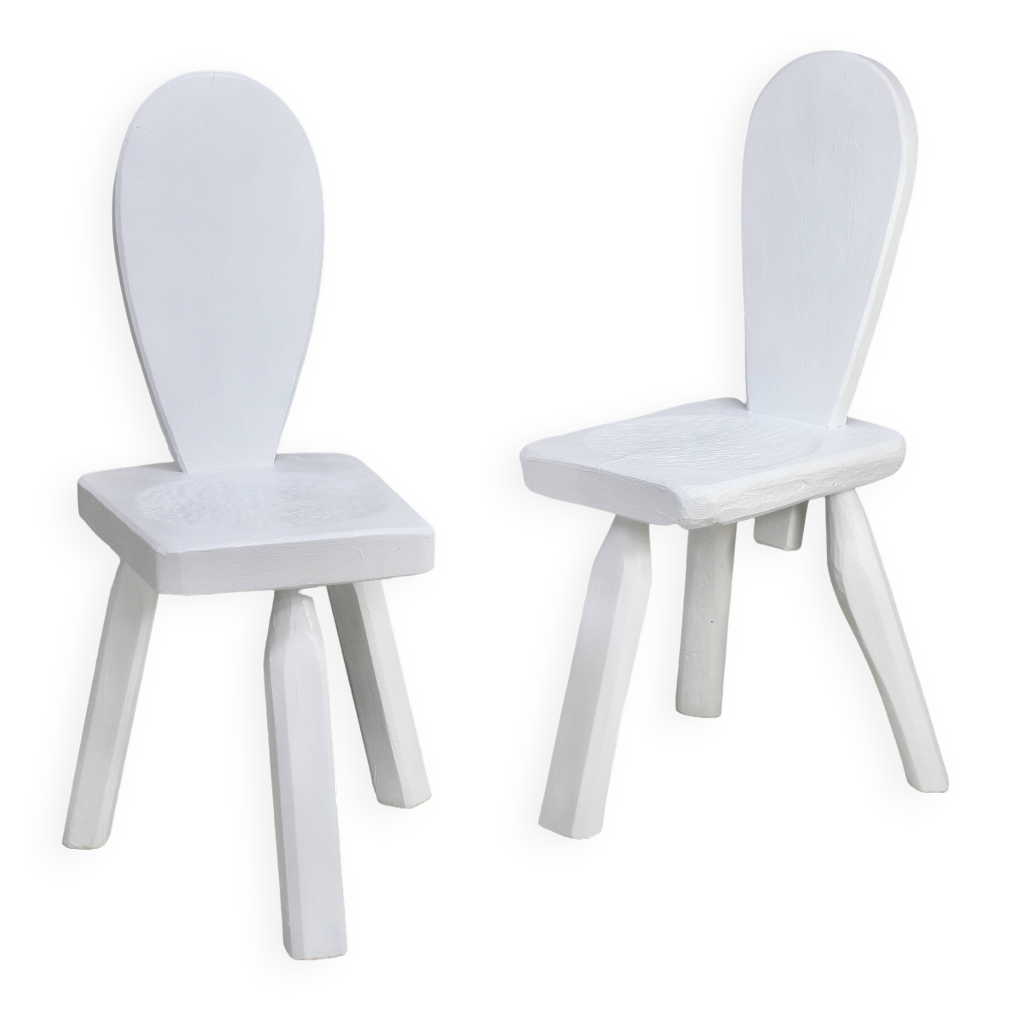 Pair of tripod chairs, gouged seats. Brutalist, circa 1960. Painted wood.