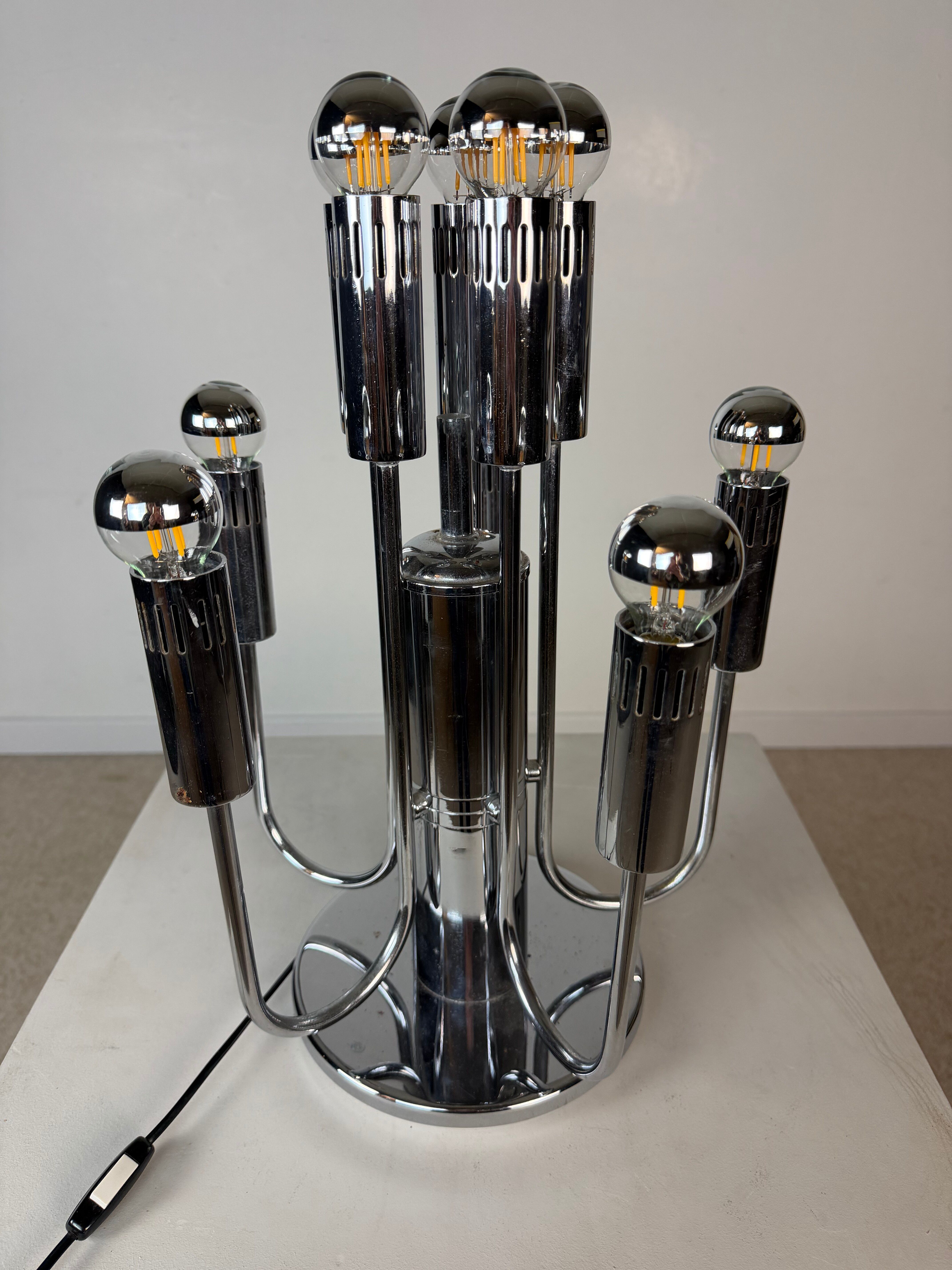 Table lamp