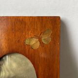 Cadre photo ancien ART NOUVEAU en bois avec INTARSIA en nacre de papillon, dimensions du bois 16 cm x 11 cm Verre convexe