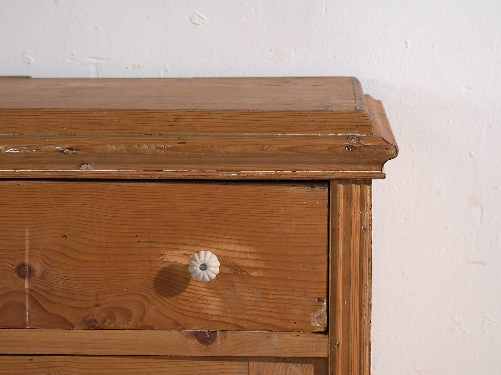 Antique kitchen cabinet (c.1920)