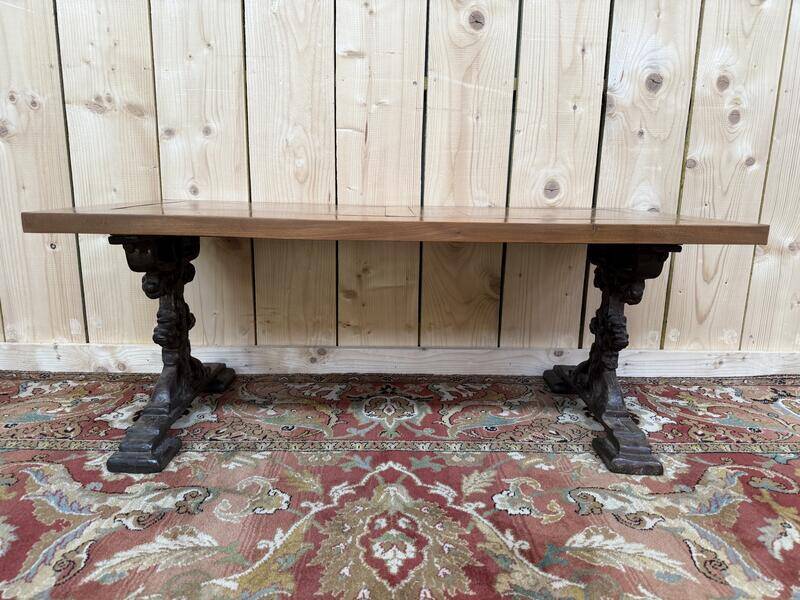 Table basse pieds fonte et plateau bois parquet