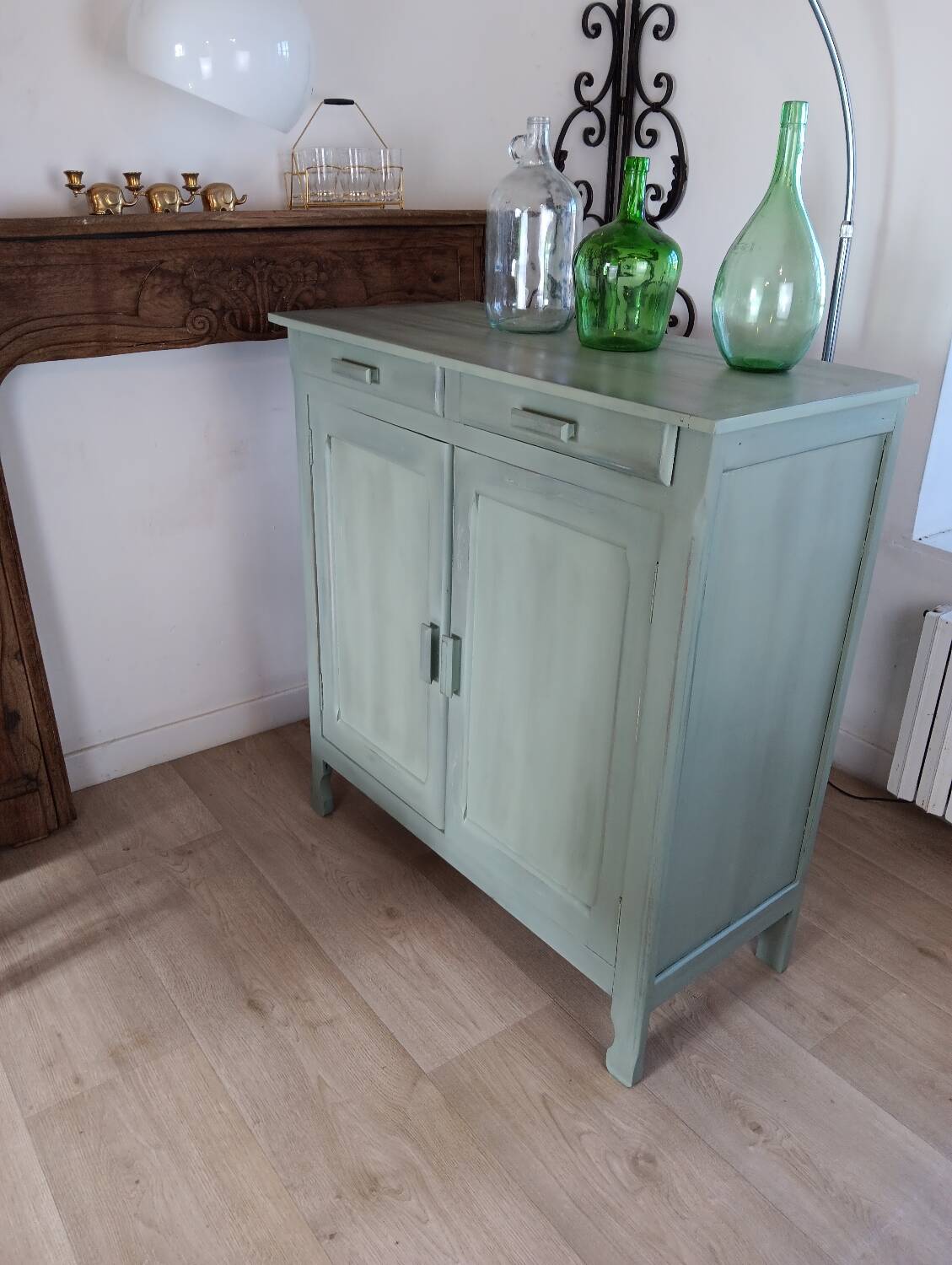 Green Parisian buffet