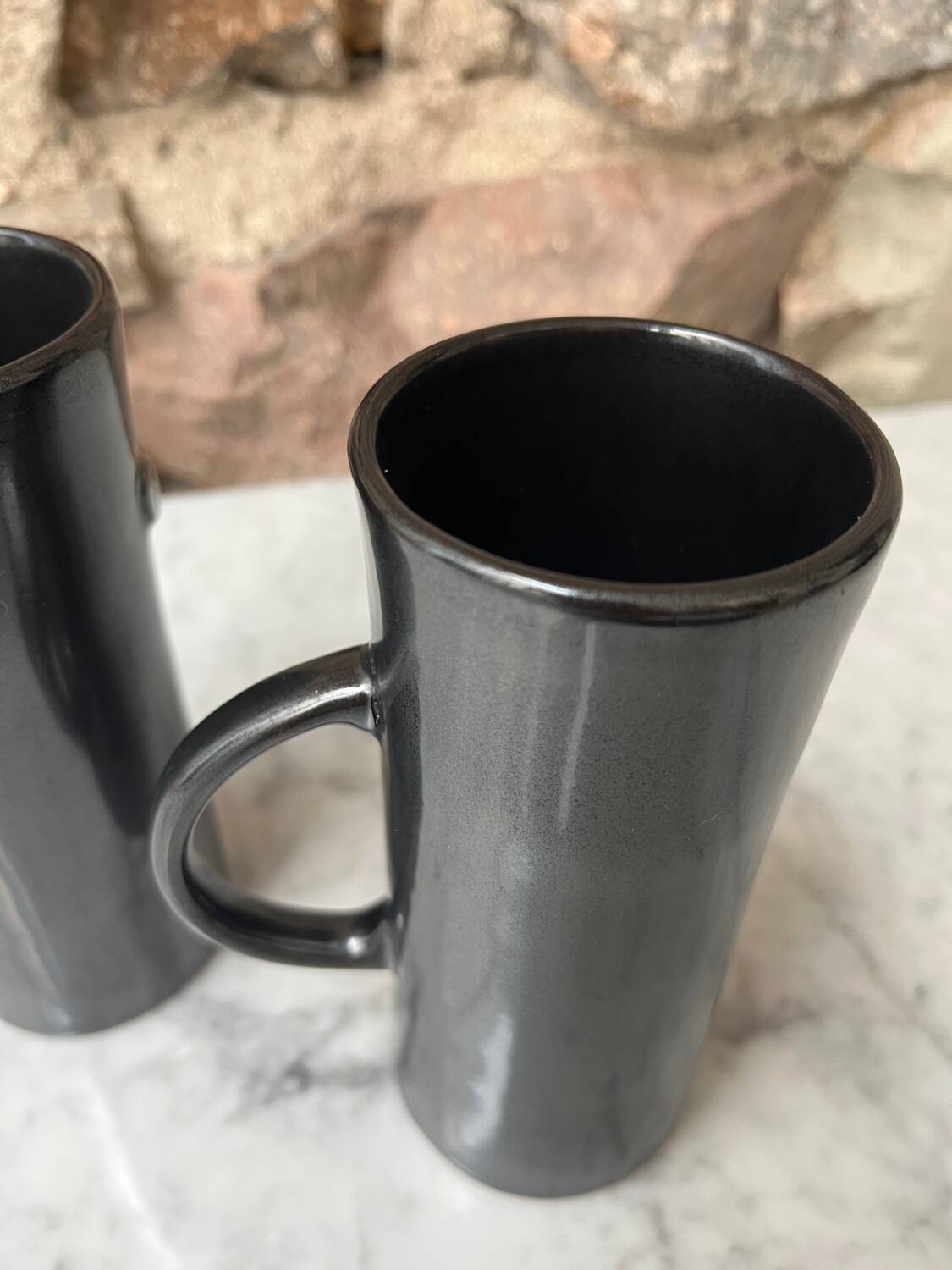 Set 2 tasses / mugs hauts émail anthracite foncé