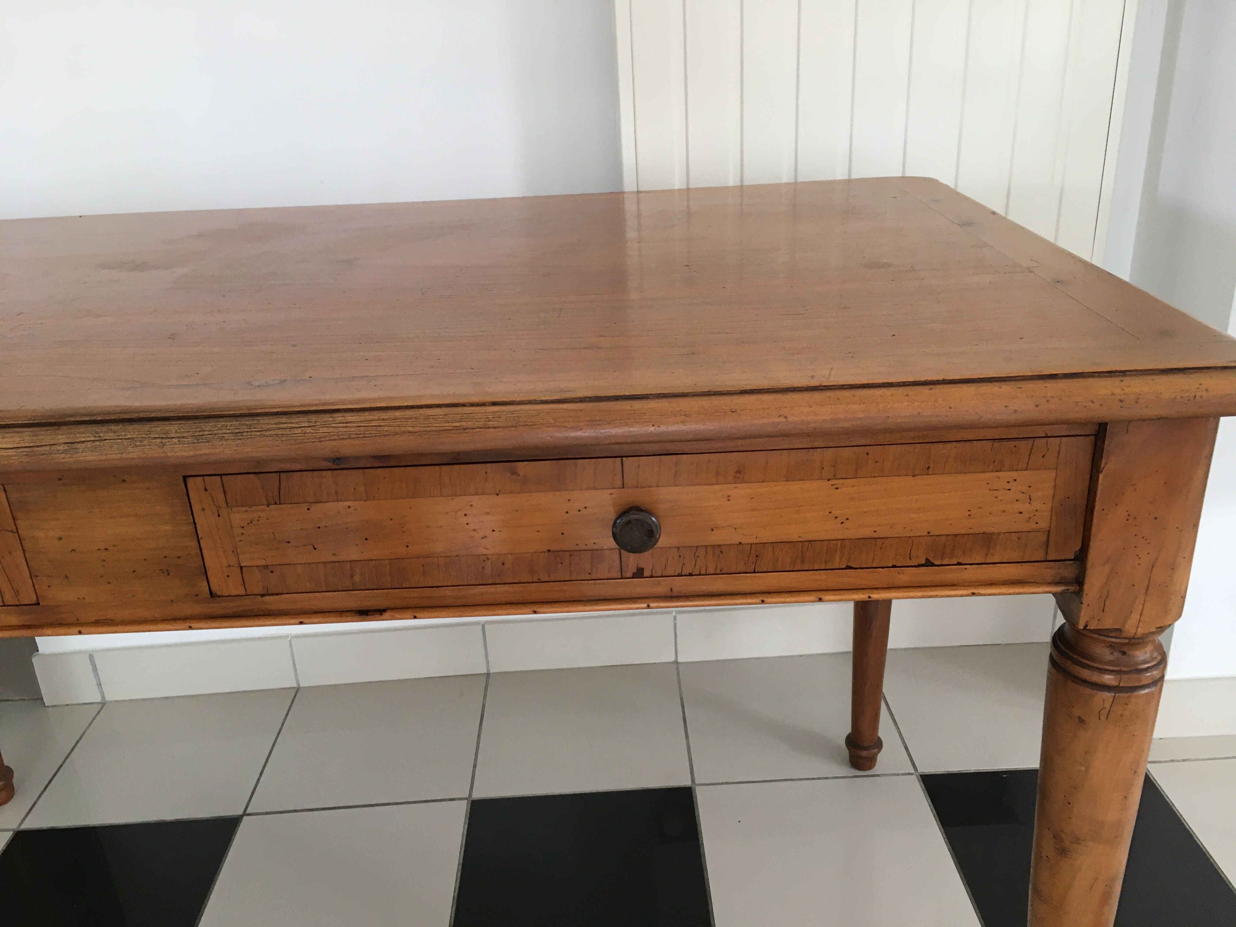 Wooden desk 2 drawers