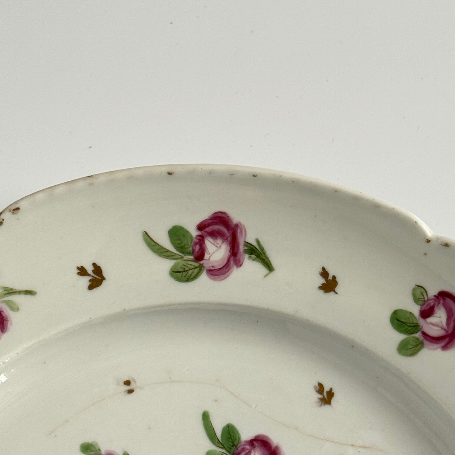Niderviller porcelain plate | decorated with small roses in the