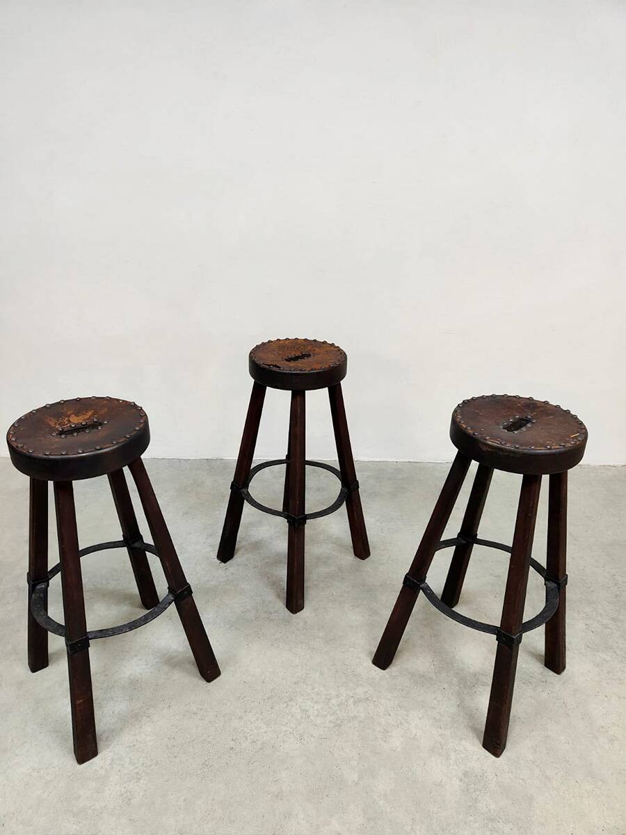 3 tabourets de bar brutaliste en cuir, Espagne 1970