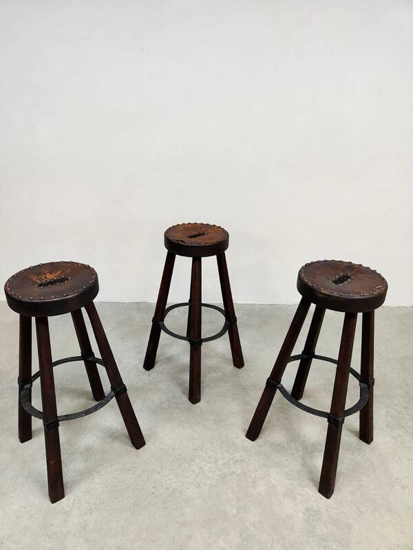 3 tabourets de bar brutaliste en cuir, Espagne 1970