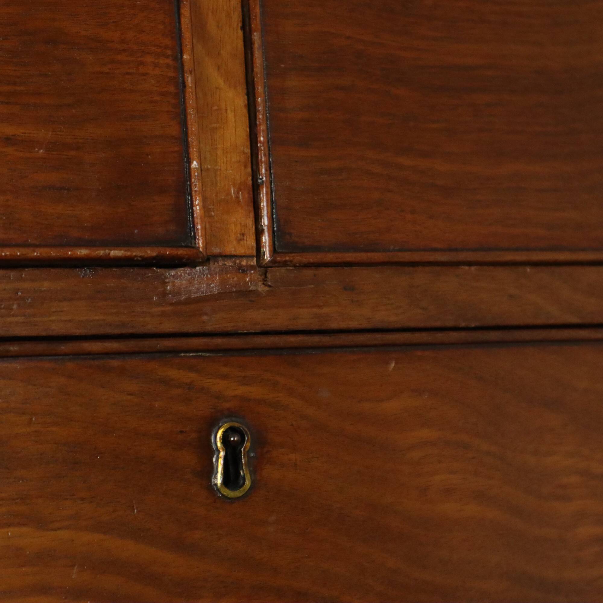 Antique mahogany commode, George III style, 19th century.