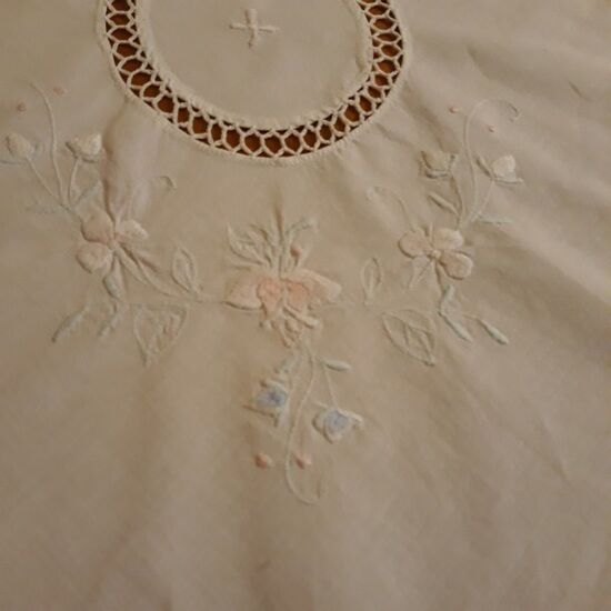 White tablecloth embroidered with lace & days