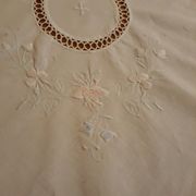 White tablecloth embroidered with lace & days