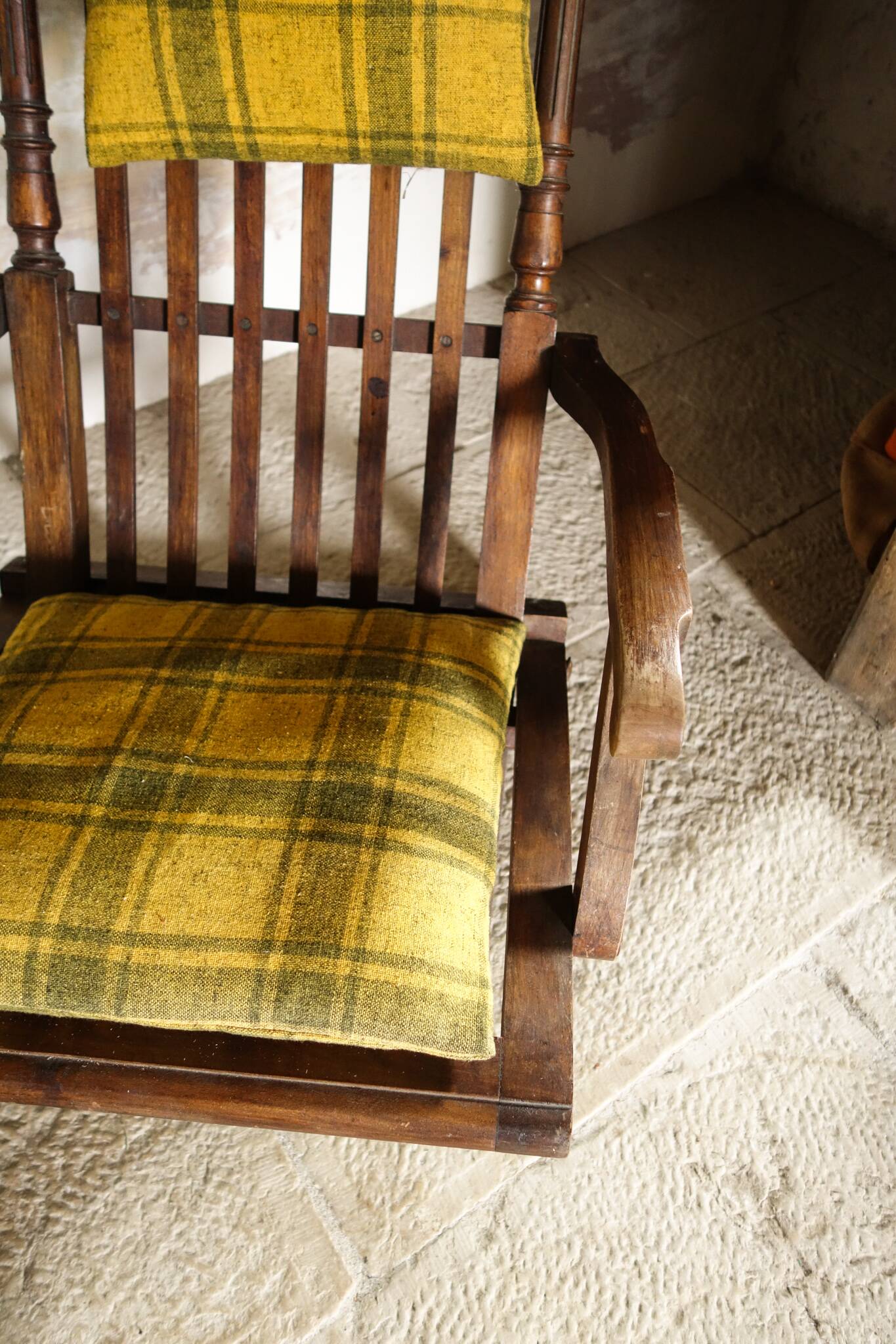 Colonial Folding Armchair