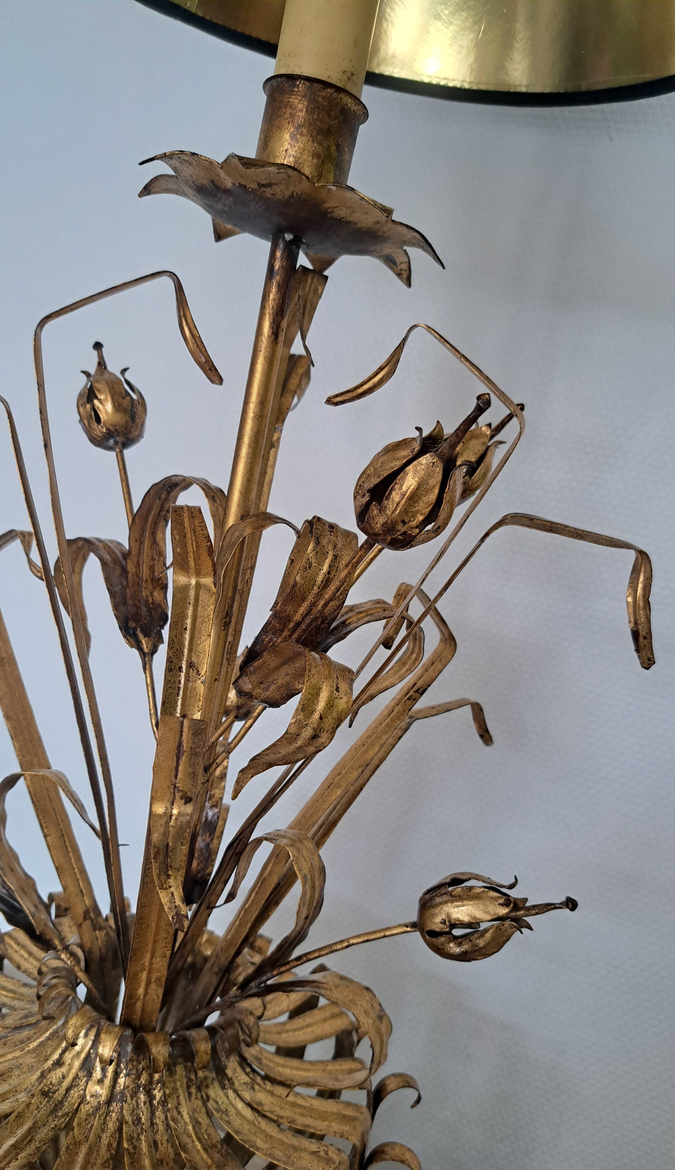 Vintage Mid-Century Hollywood Regency 1960s gold metal floral lamp