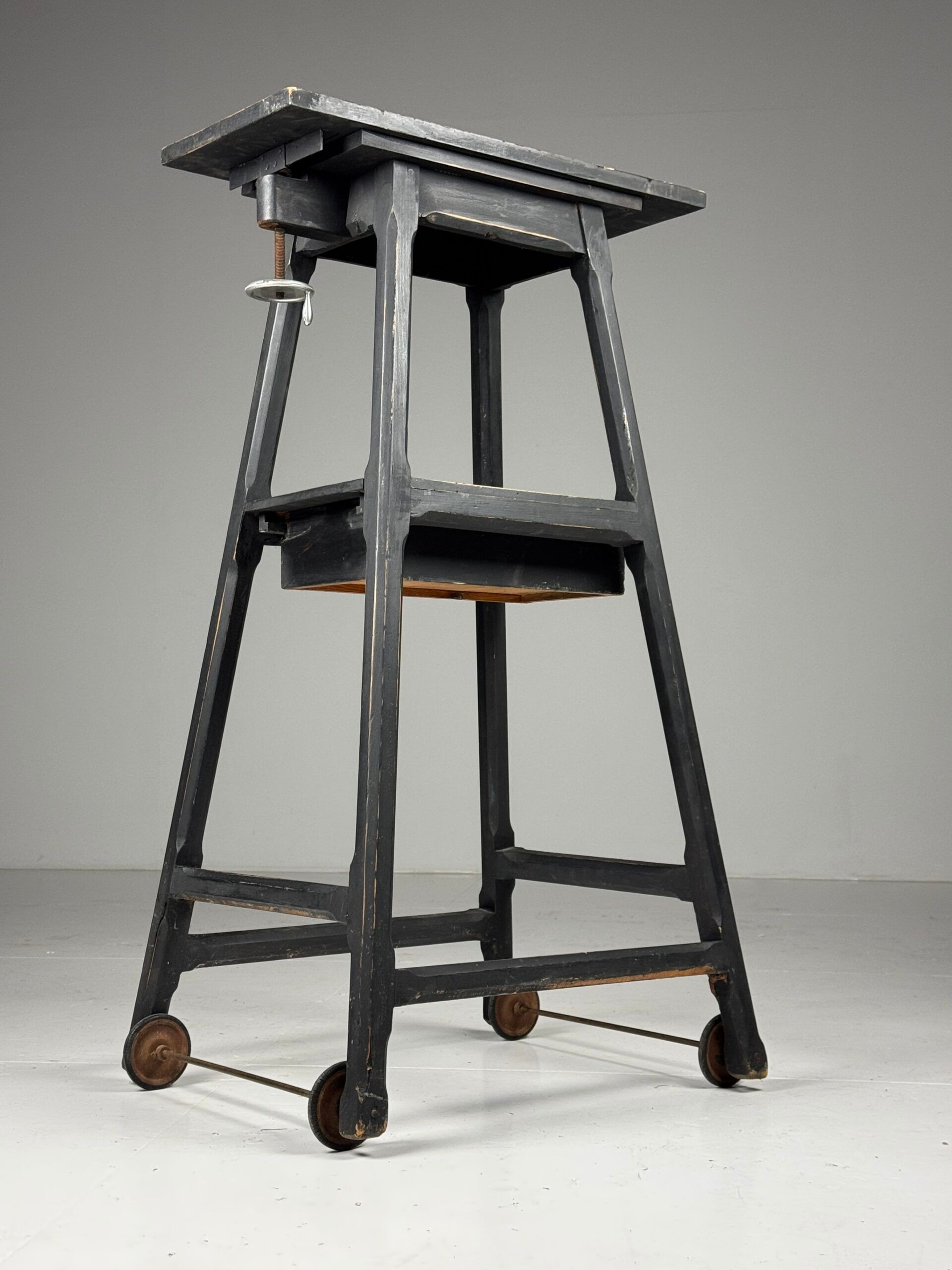 Sculpture pedestal column black