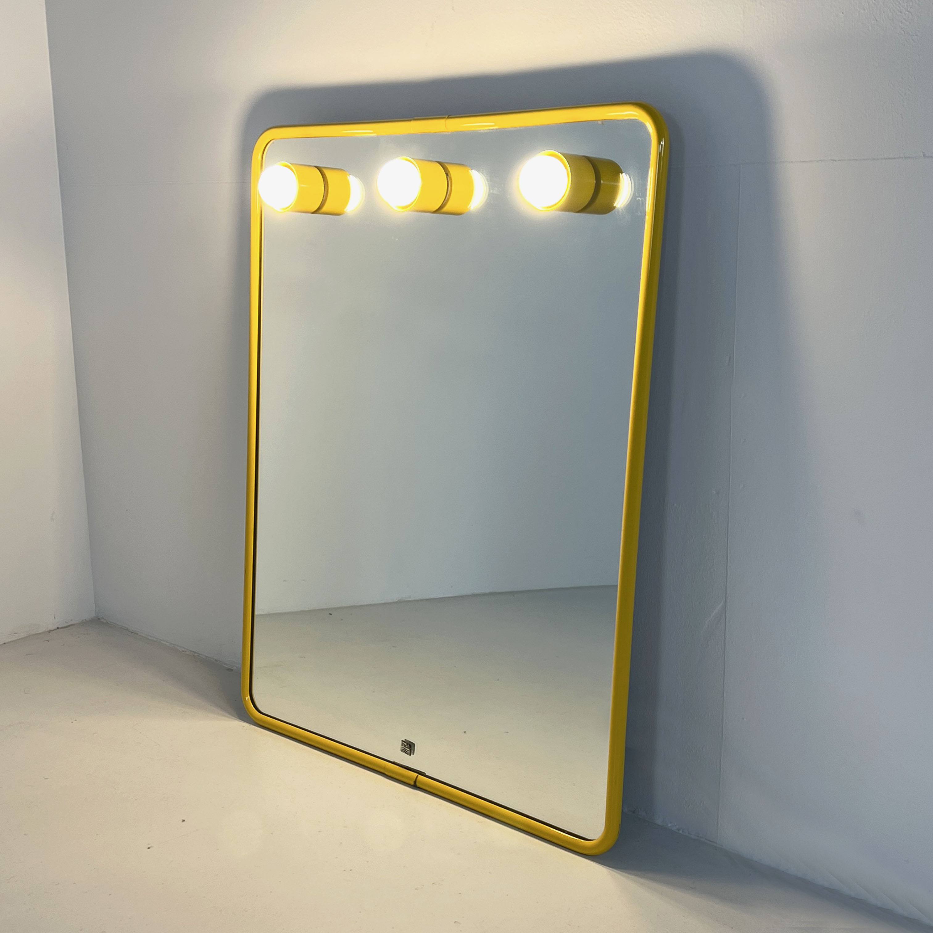 Mirror with integrated yellow metal bulbs, 1970