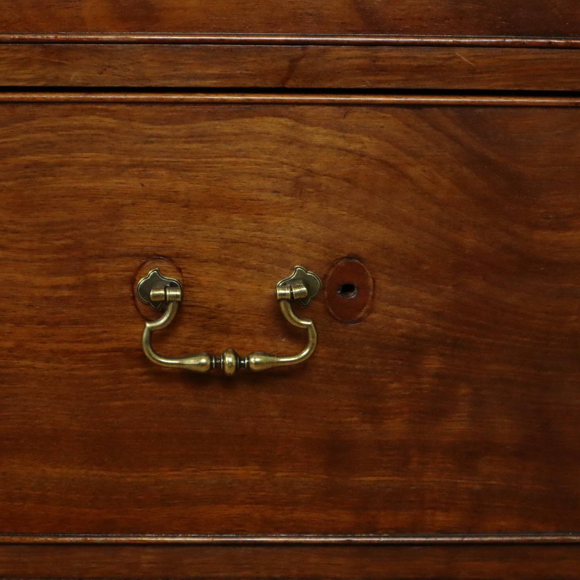 Antique mahogany commode, George III style, 19th century.
