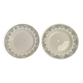 Pair of Saint Amand 20th century earthenware dinner plates