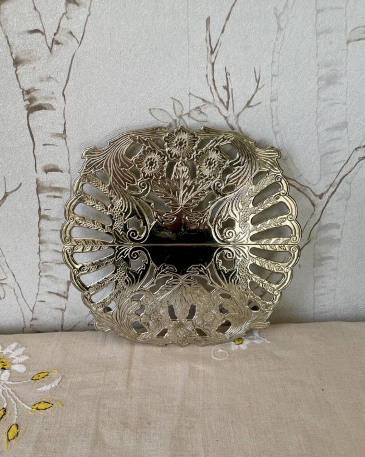 Antique vintage expandable trivet