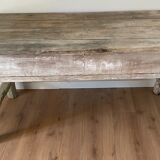 Table de campagne de caractère en bois blanc patiné