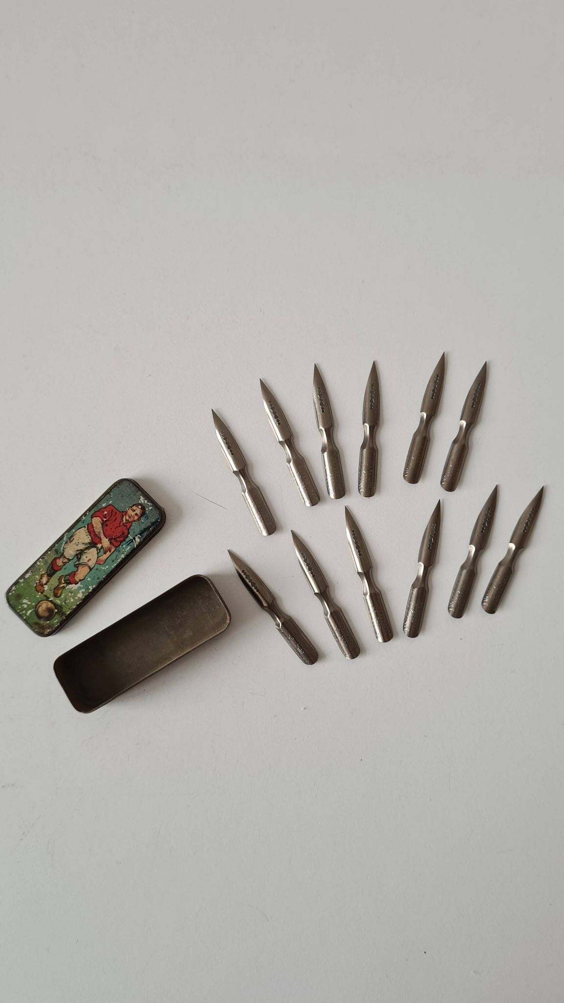 Former pen tray