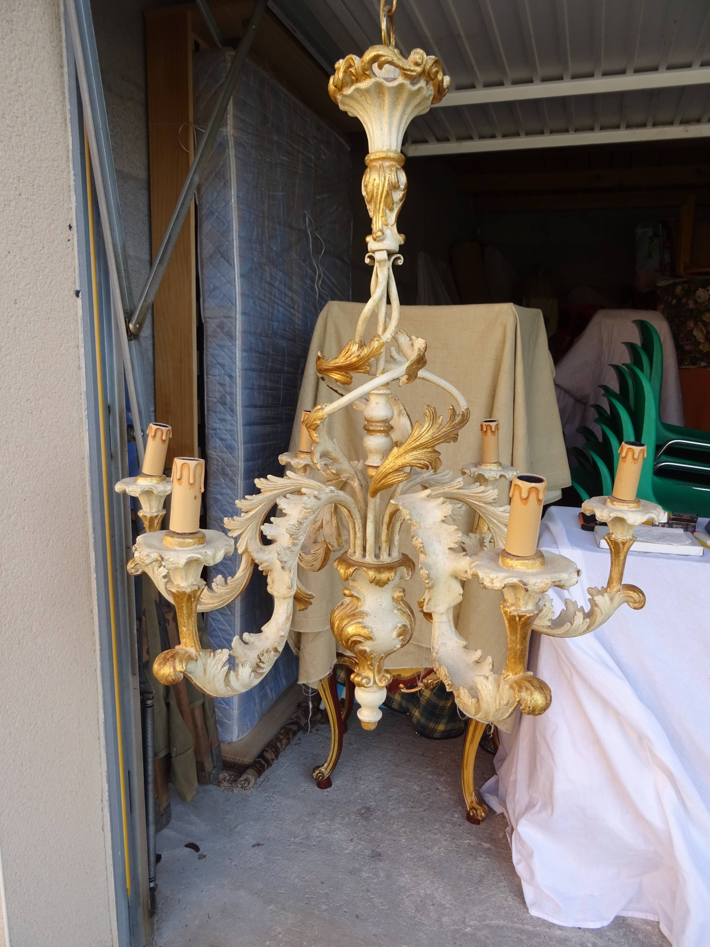 Lustre baroque Italien en bois et stuc doré 109 cm