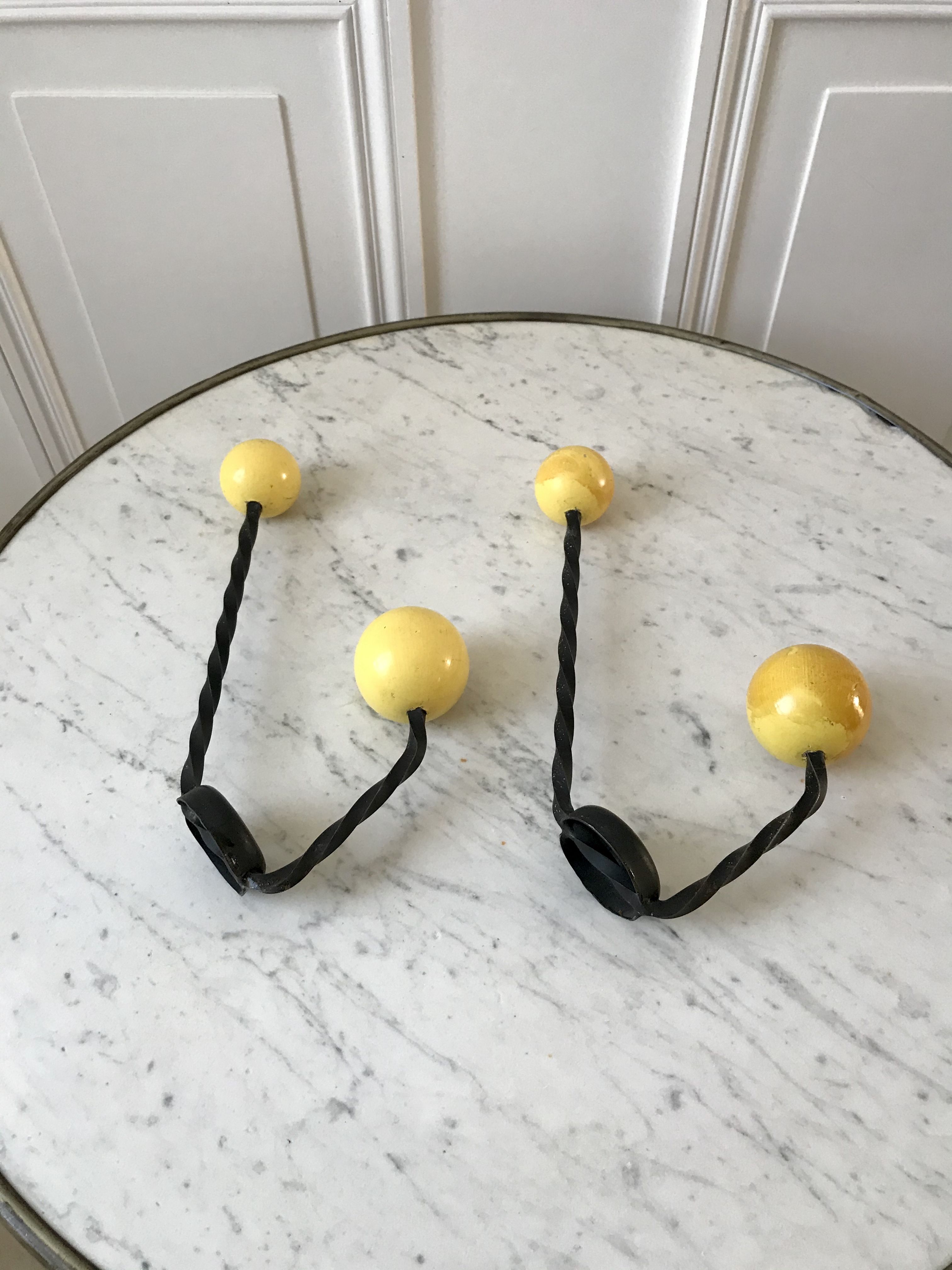 Duo of hooks balls in yellow wood and black iron 60s