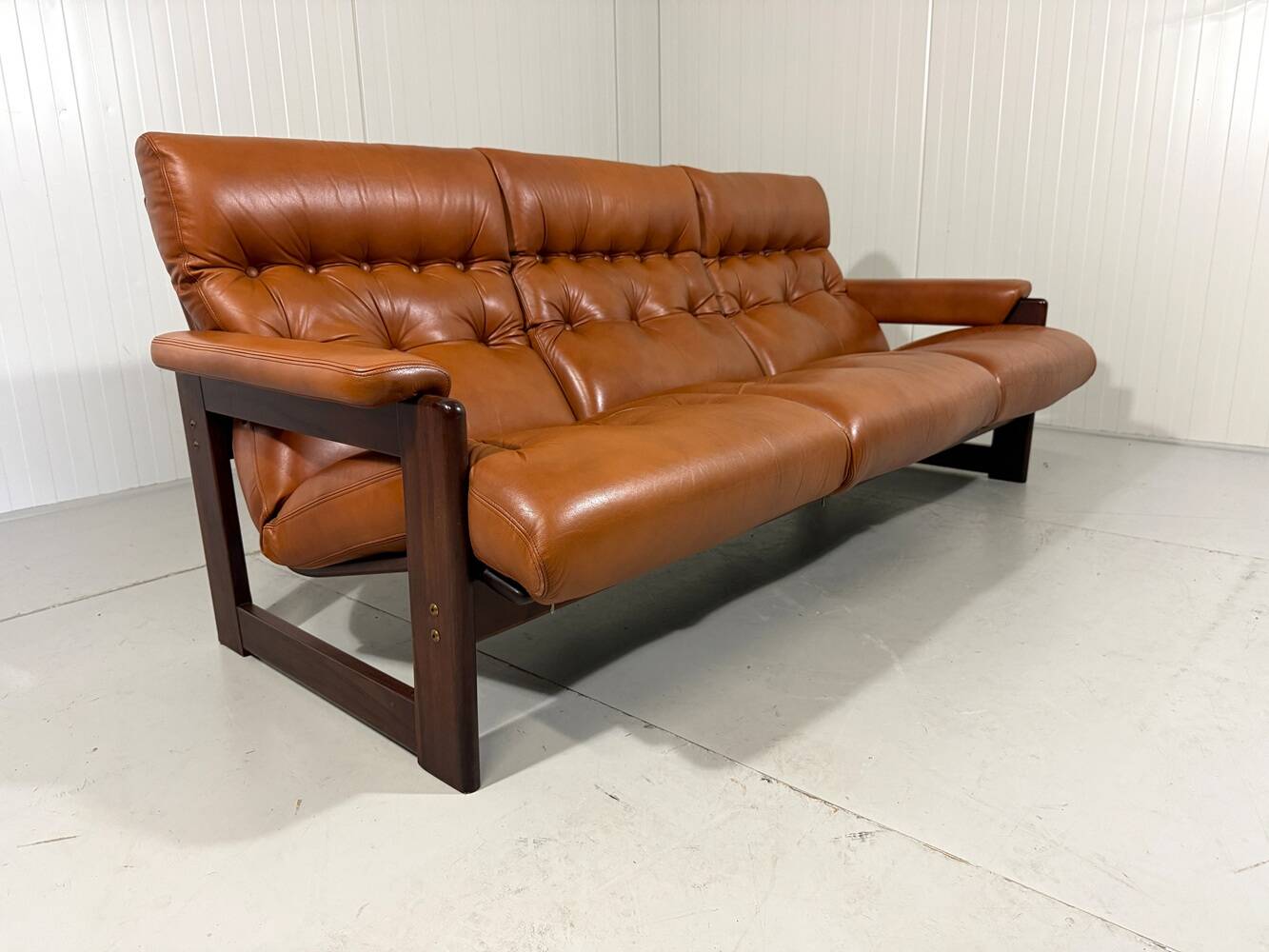 Rosewood and cognac leather canapé by Coja Culemborg, Netherlands, 1970s.
