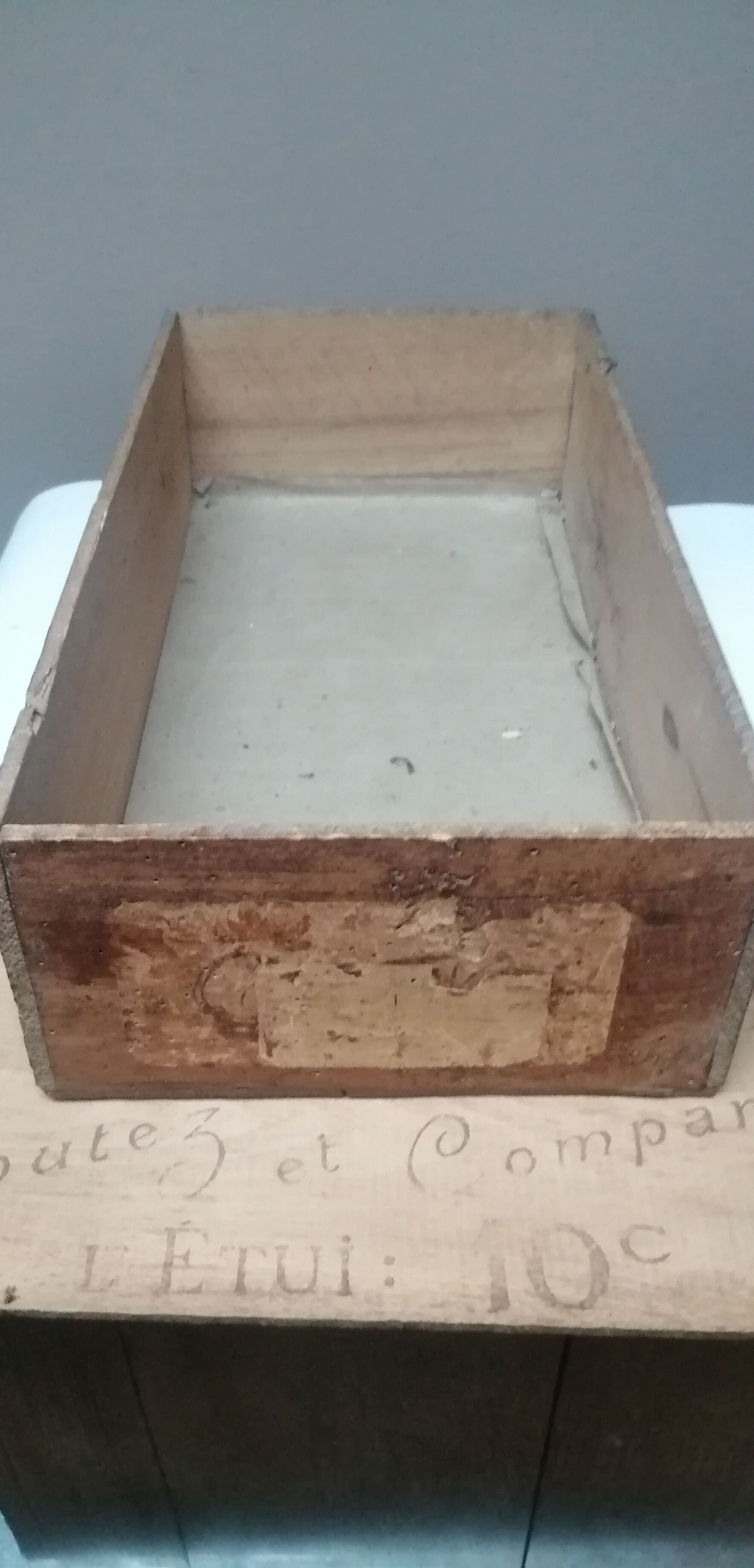 Wooden box chocolat poulain