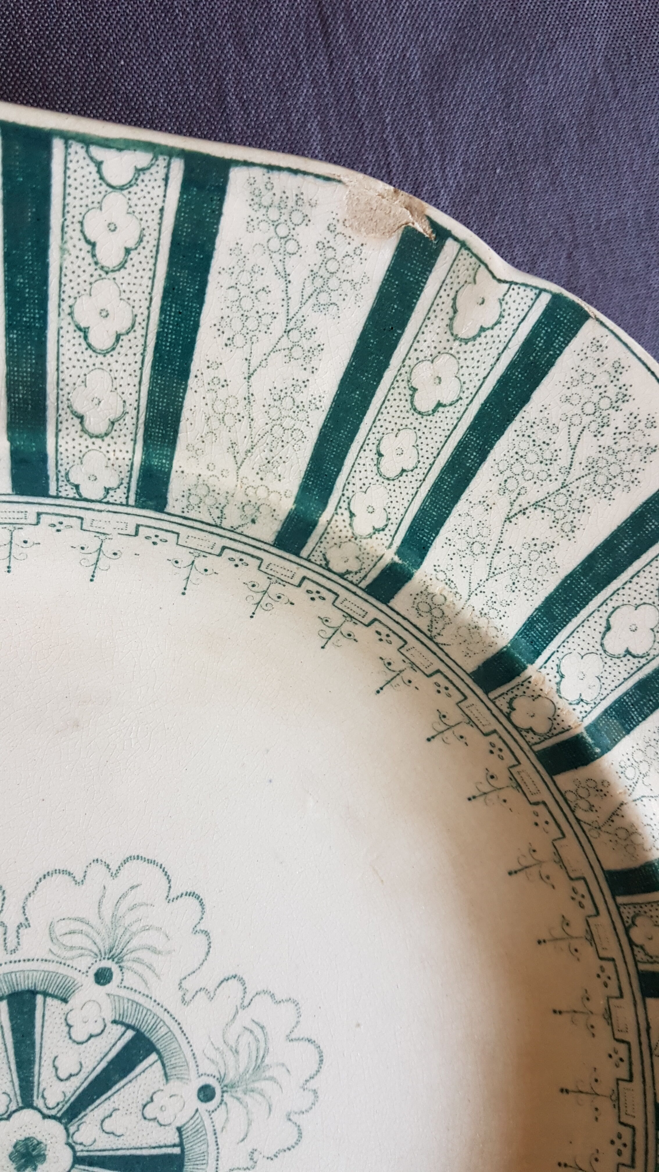 A plate made of earthenware decorated with flower crown