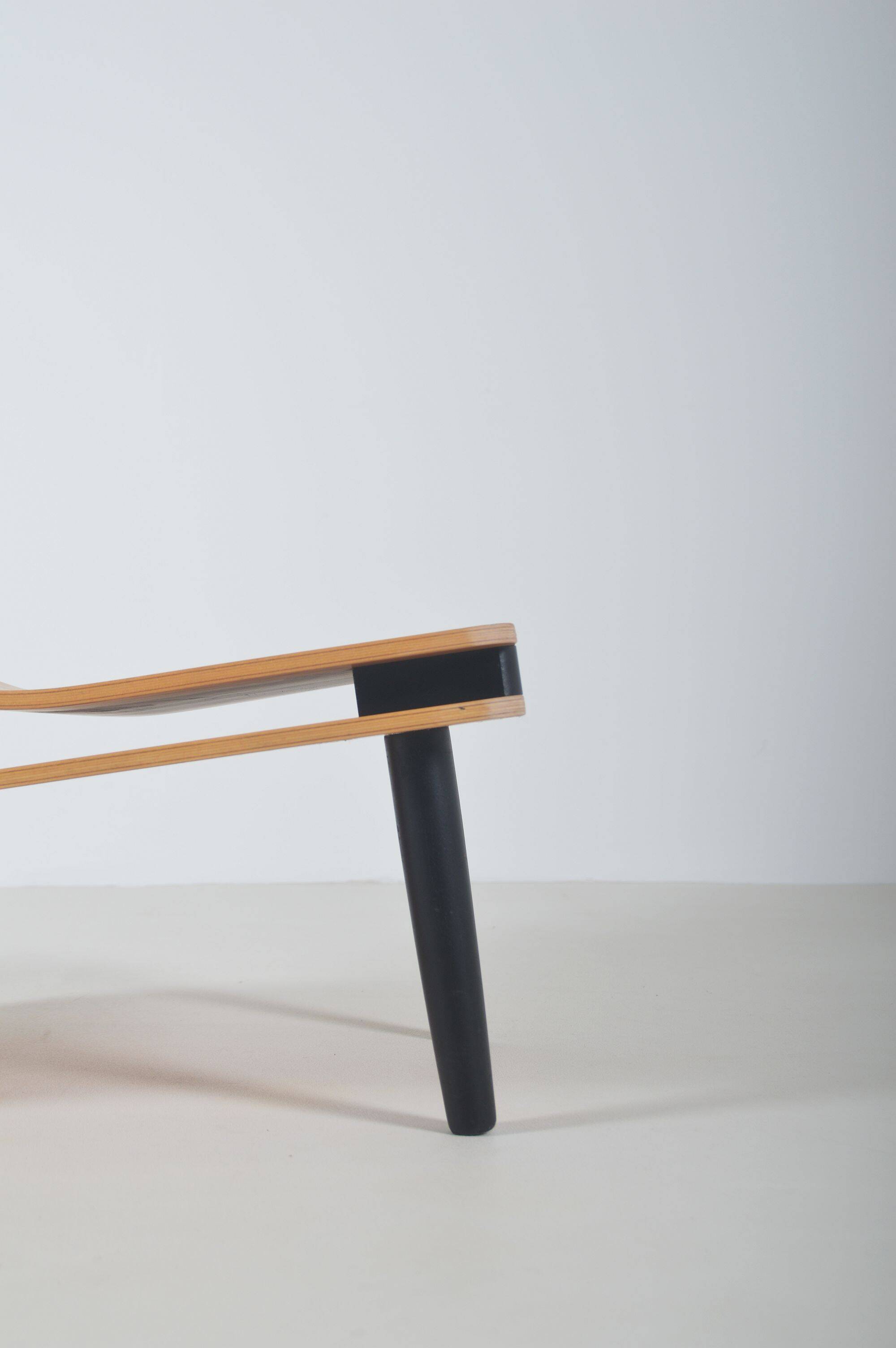 Chaise longue en bois au design danois unique