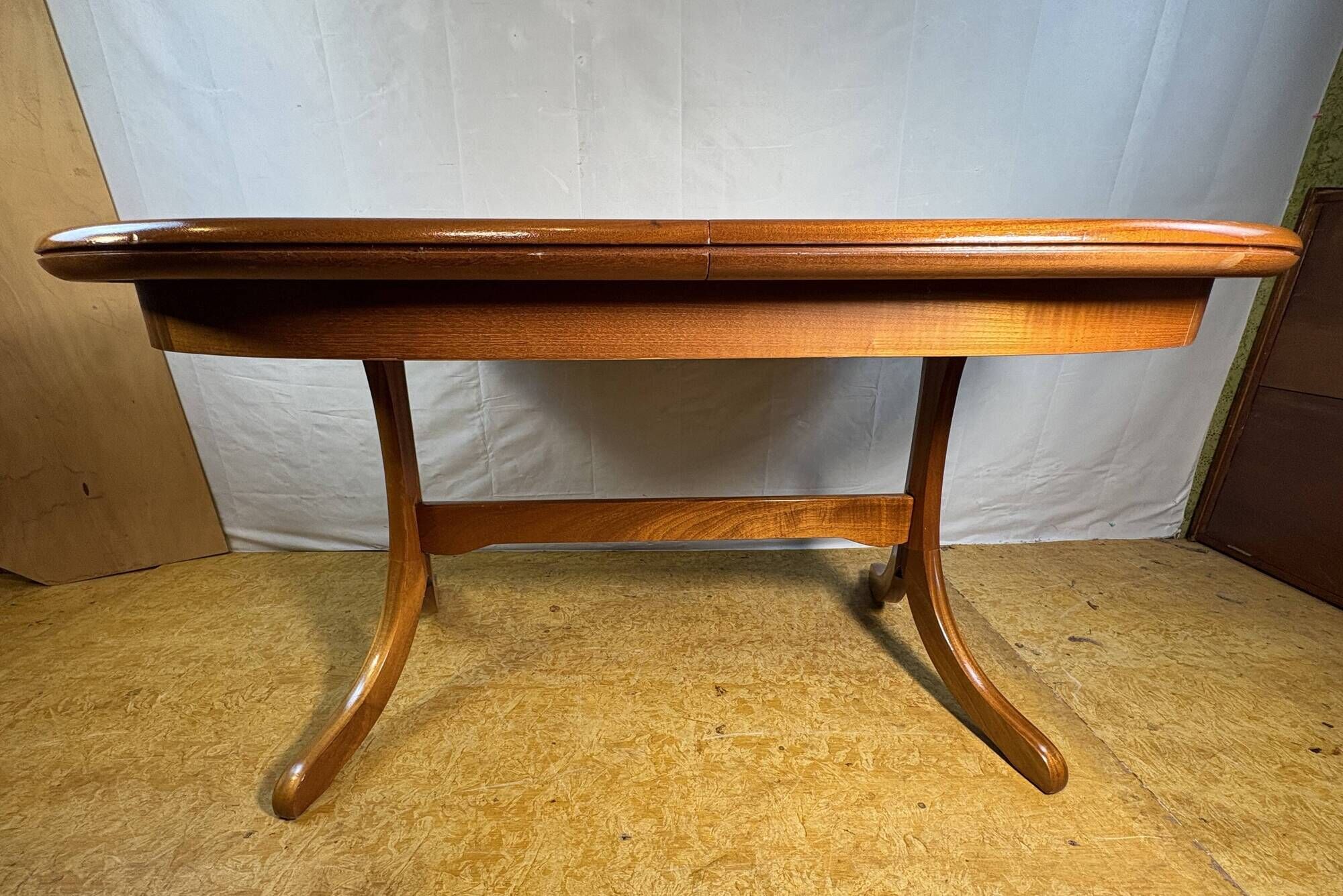 Table à manger extensible en teck oval Sutcliffe de Todmorden des années 1960